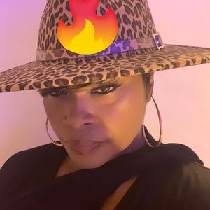 Meet your Posher, Vera